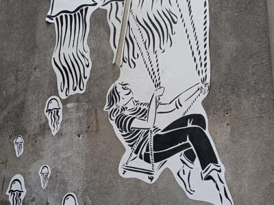 Balançoire aux méduses, La Paimpolette — Street art à Paimpol