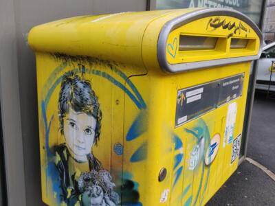 The child with a soft toy on boulevard Alsace-Lorraine, by C215 — Street art by C215 in Bayonne