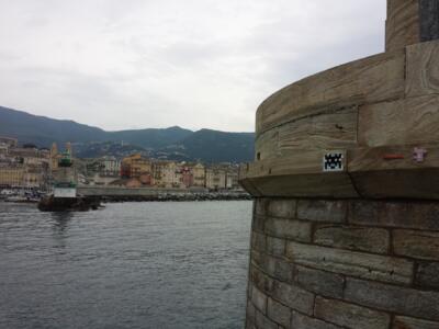 BTA_24, Space Invader de la place Dominique Vincetti — Street art de Invader à Bastia