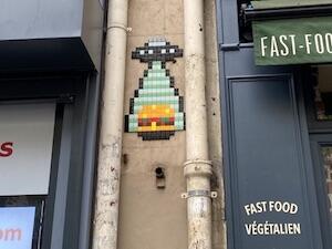 PA_1477, Space Invader du boulevard Voltaire — Street art de Invader à Paris