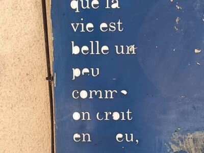 Painted sentence by Petite Poissone — Street art by Petite Poissone in Le Mans