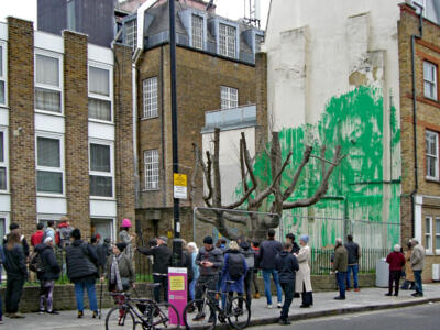 Greenwashed Tree, le feuillage peint de Finsbury Park — Street art de Banksy à London