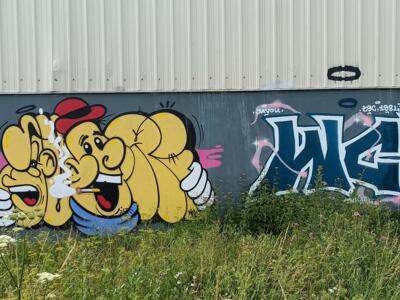 Yellow duo and West Coast lettering — Street art in Saint-Brieuc