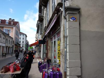 PAU_07, Space Invader de la rue Serviez — Street art de Invader à Pau