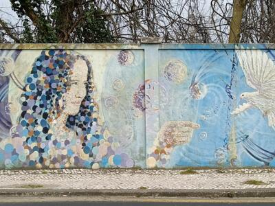 Pointillist portrait and dove by Jimmy C — Street art by James Cochran (Jimmy C) in Lisboa
