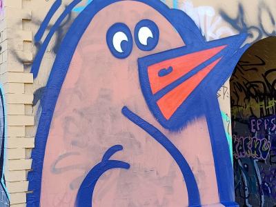 Gros oiseau bleu de l'angle — Street art à Berlin