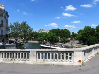 PA_86, Space Invader on Pont de Sully — Street art by Invader in Paris