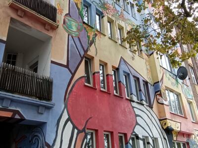 Schöner Wohnen, la tête d'éléphant et la tasse de thé — Street art de Klaus Klinger à Düsseldorf