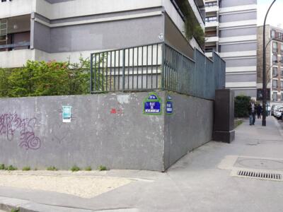 PA_516, Space Invader on 1 Rue Pixérécourt — Street art by Invader in Paris