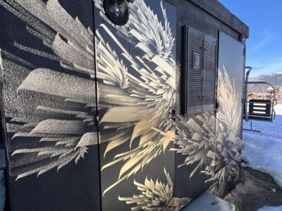 L'or comme horizon — Street art de CRBZ à Crest-Voland