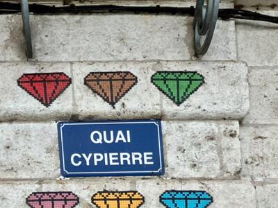 6 Pierres — Street art de Mifamosa à Orléans