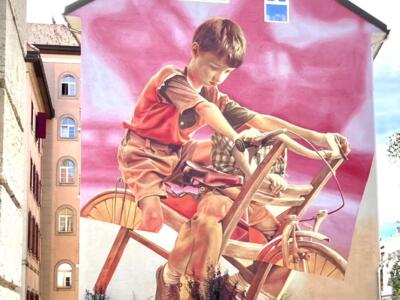 Playing with bits of string — Street art by Telmo Miel in Le Locle