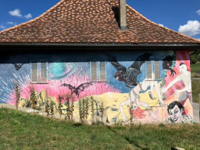 Chauves-souris et Saturne sur le Bikini Test — Street art à La Chaux-de-Fonds