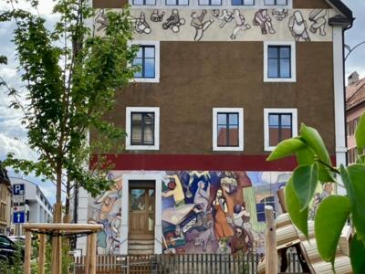 People, the Facade with Two Friezes — Street art in La Chaux-de-Fonds