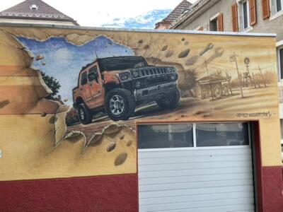 Trompe-l'oeil Hummer at the Garage — Street art in La Chaux-de-Fonds