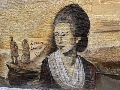 Portrait de femme et barque sur le lac — Street art à Neuchâtel
