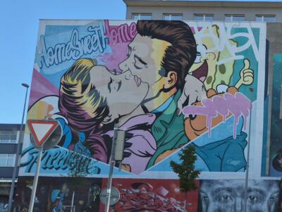 "Home Sweet Home", a pop art kiss — Street art by BustArt in Basel