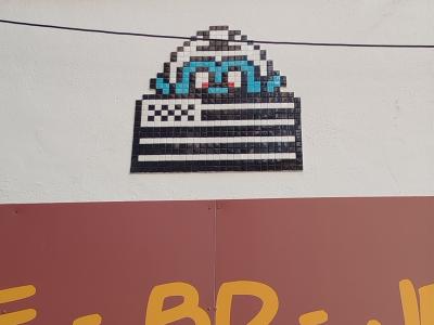 Personnage au drapeau breton — Street art de IPDO à Vannes