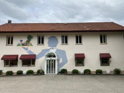 Le serveur au plateau du Chevreuil — Street art de Carolus à La Chaux-de-Fonds