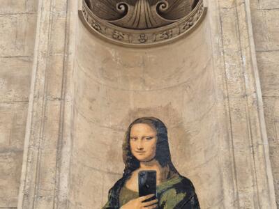 Mona Lisa taking a selfie — Street art in Lyon