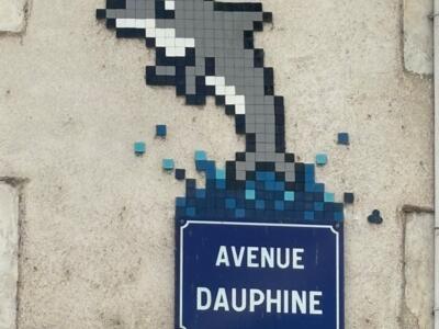 Le dauphin de l'avenue Dauphine — Street art de Mifamosa à Orléans
