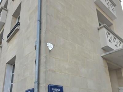 Le Diamantaire's diamond, Passage Sohier — Street art by Le Diamantaire in Caen