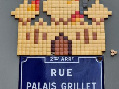 The grilled palace of Rue Palais Grillet — Street art by Mifamosa in Lyon