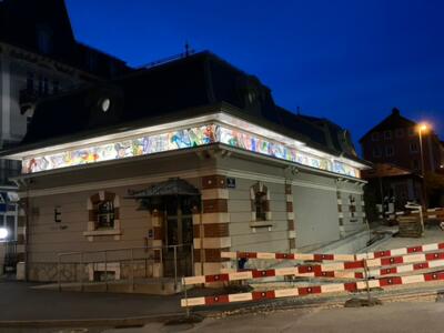 Frise lumineuse de la rue Daniel-Jeanrichard — Street art à La Chaux-de-Fonds