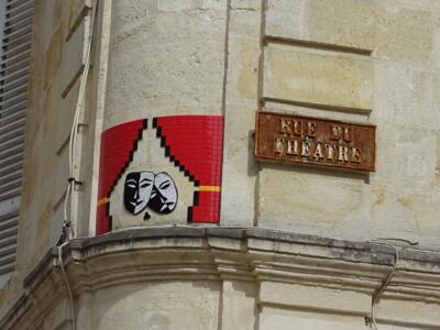 Theatre Masks on Rue du Théâtre — Street art by Mifamosa in Libourne