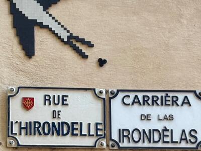Swallow on Rue de l'Hirondelle — Street art by Mifamosa in Toulouse
