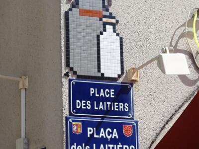 Milk Bottle on Place des Laitiers — Street art by Mifamosa in Agen