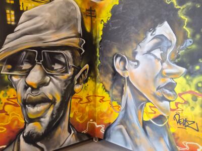 Two portraits under the rafters, signed Deuz — Street art in Marseille