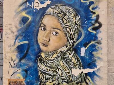 Fillette au foulard, pochoir de Nô — Street art de Nô à Marseille