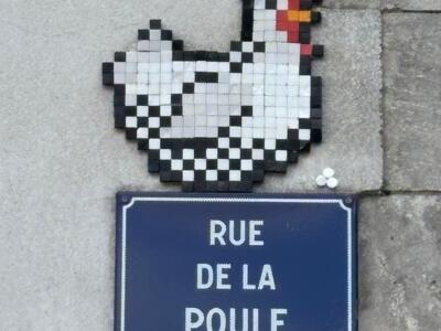 The Speckled Hen of Rue de la Poule — Street art by Mifamosa in Orléans