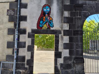CLR_44, Space Invader de la place de l'Oratoire — Street art de Invader à Clermont-Ferrand