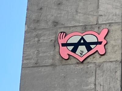 A2 plate and cutlery — Street art by A2 in Orléans
