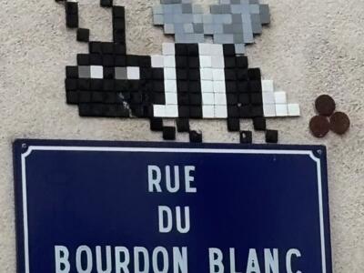 Bourdon de mosaïque, rue du Bourdon Blanc — Street art de Mifamosa à Orléans