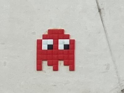 Blinky, le fantôme rouge de Pac-Man — Street art à Orléans