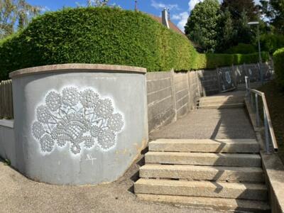 Murs en dentelle : Locle Lace #2 — Street art de NeSpoon à Le Locle