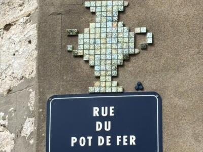 The Cast-Iron Pot with Two Handles — Street art by Mifamosa in Orléans
