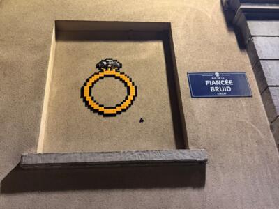 La bague de la rue de la Fiancée — Street art de Mifamosa à Brussels