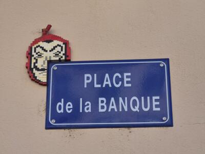 Masque de La Casa de Papel, place de la Banque — Street art à Dijon