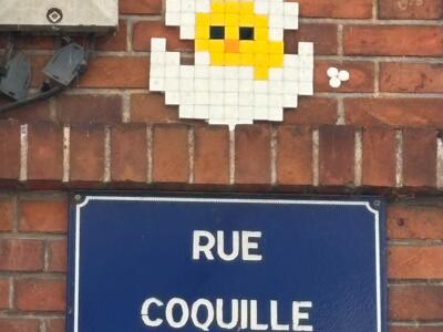 The Chick Hatching from Its Shell — Street art by Mifamosa in Orléans