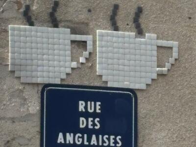 Deux tasses de thé pour les Anglaises — Street art de Mifamosa à Orléans