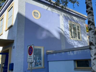 Painted false window and oculus — Street art in La Chaux-de-Fonds