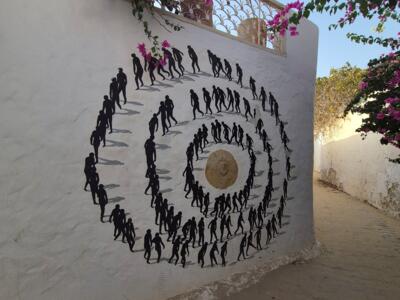 Spirale de silhouettes par David de la Mano — Street art de David de la Mano à Erriadh