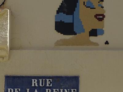 Profil de reine de la rue de la Reine — Street art de Mifamosa à Agen