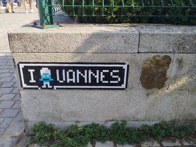 I Vannes en mosaïque pixelisée — Street art de IPDO à Vannes