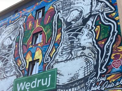 Wędruj, the Two White Line Giants — Street art in Łódź
