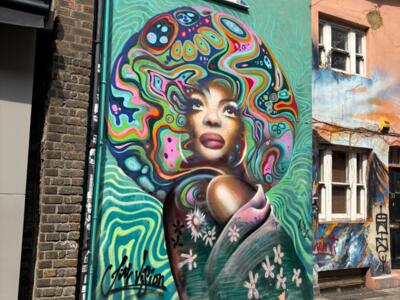 Femme à la chevelure psychédélique — Street art de Jim Vision à London